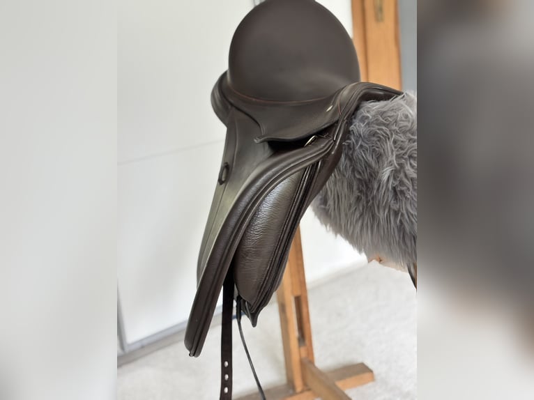 Schleese Flamenco Dressursattel – 18 Zoll – Havannabraun – wenig genutzt