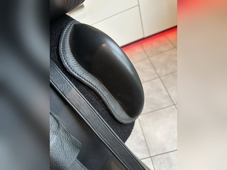 Sommer Salvadore sucht neuen Lieblingsrücken Sommer Salvadore sucht neuen Lieblingsrücken