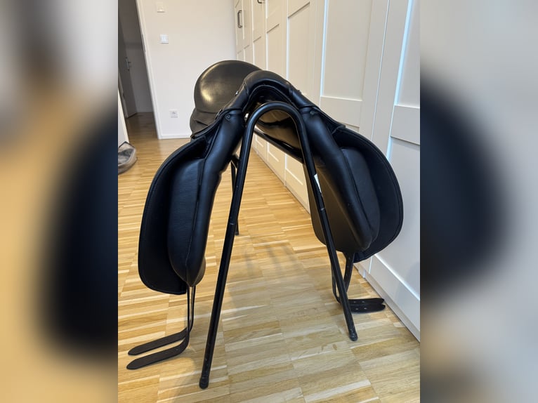 Stübben Dressursattel Virginia 17,5 Zoll neuwertig