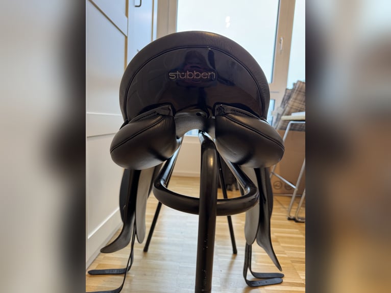 Stübben Dressursattel Virginia 17,5 Zoll neuwertig