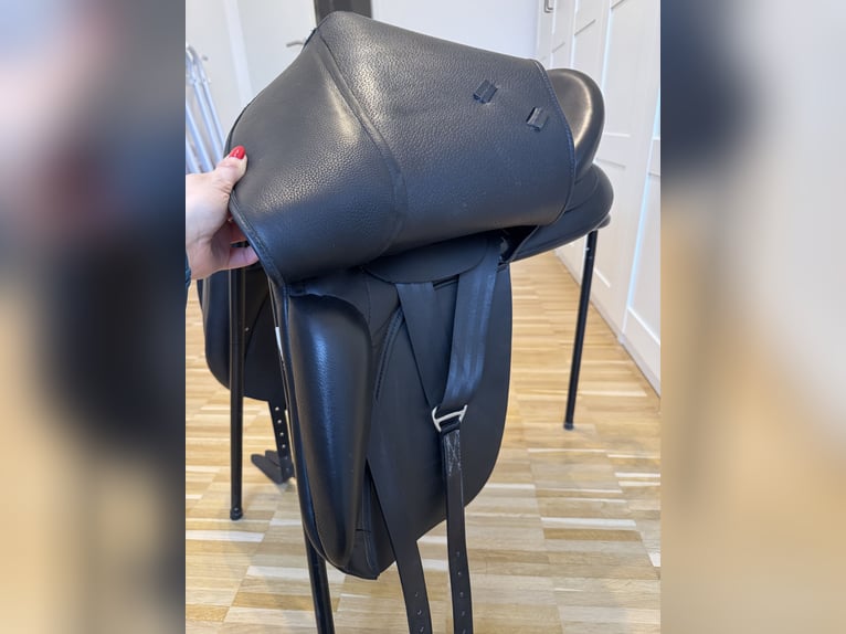 Stübben Dressursattel Virginia 17,5 Zoll neuwertig