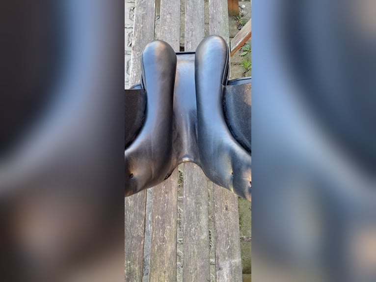Tech 1 Sattel Dressur 17" Erreplus