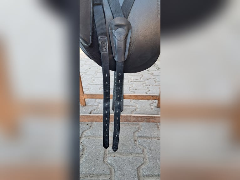 Tech 1 Sattel Dressur 17" Erreplus