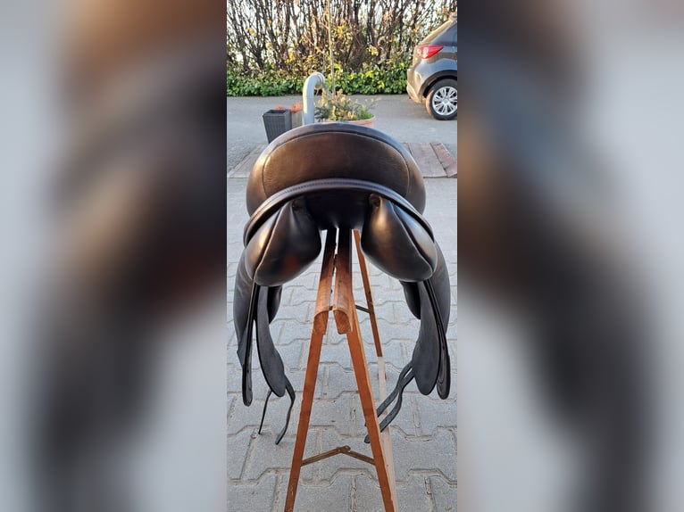 Tech 1 Sattel Dressur 17" Erreplus