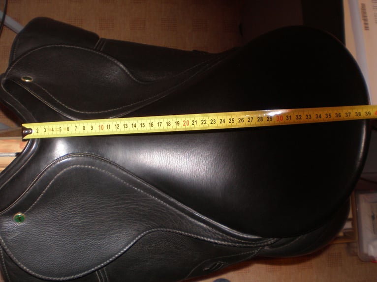VB: TOMAX Dressursattel 17“, schwarz – in einem äußerst guten Zustand (neuwertig)