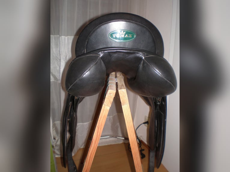 VB: TOMAX Dressursattel 17“, schwarz – in einem äußerst guten Zustand (neuwertig)
