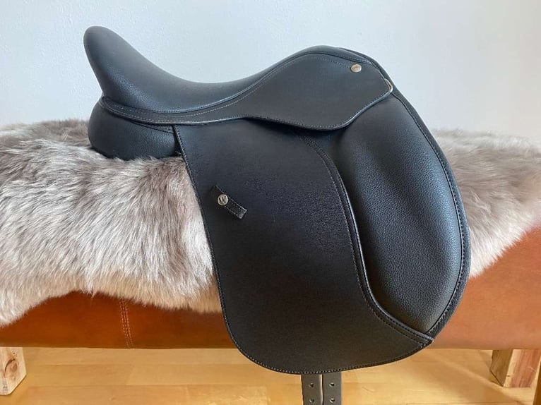 Wintec 500 Dressursattel HART 15" mit komplettes Set Absolut Neuwertig