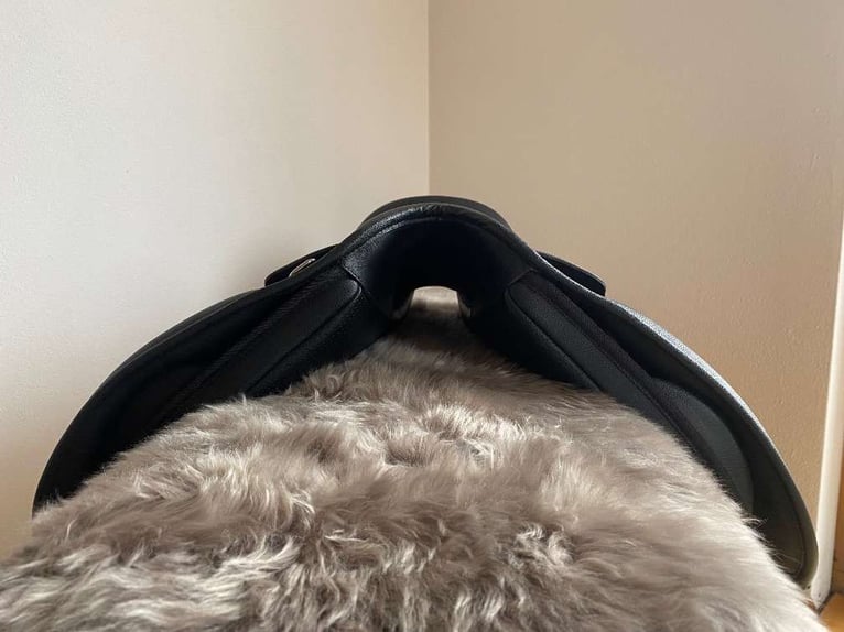 Wintec 500 Dressursattel HART 15" mit komplettes Set Absolut Neuwertig