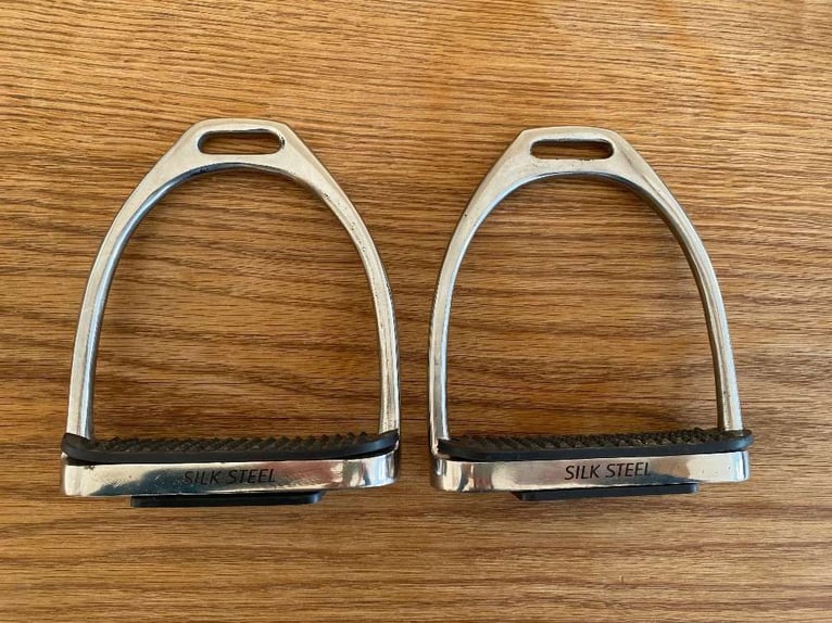 Wintec 500 Dressursattel HART 15" mit komplettes Set Absolut Neuwertig