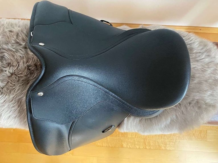 Wintec 500 Dressursattel HART 15" mit komplettes Set Absolut Neuwertig