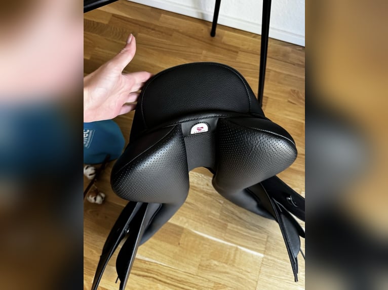 Wintec Dressursattel, Sitzgröße 17,5 Zoll, zu verkaufen