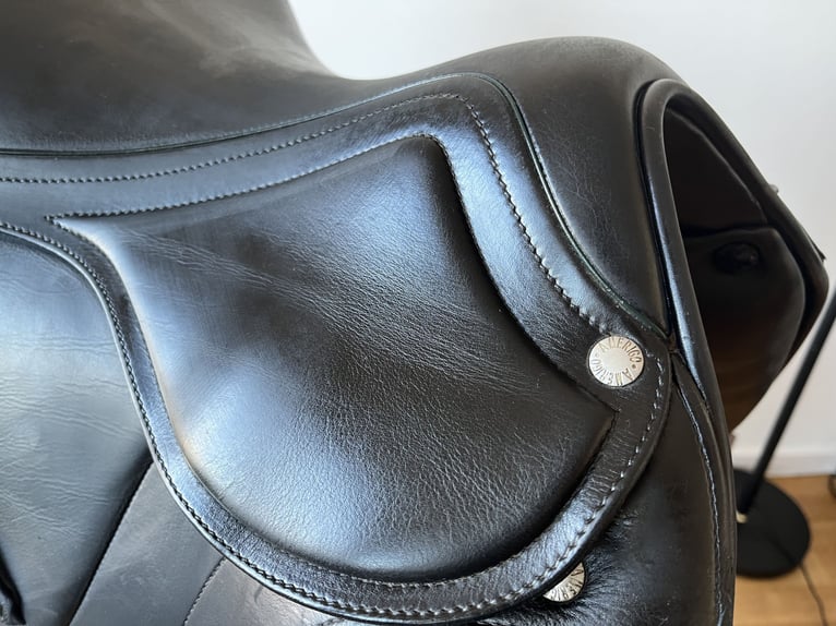 Wunderschöner Amerigo Vega Dressursattel 17 ''