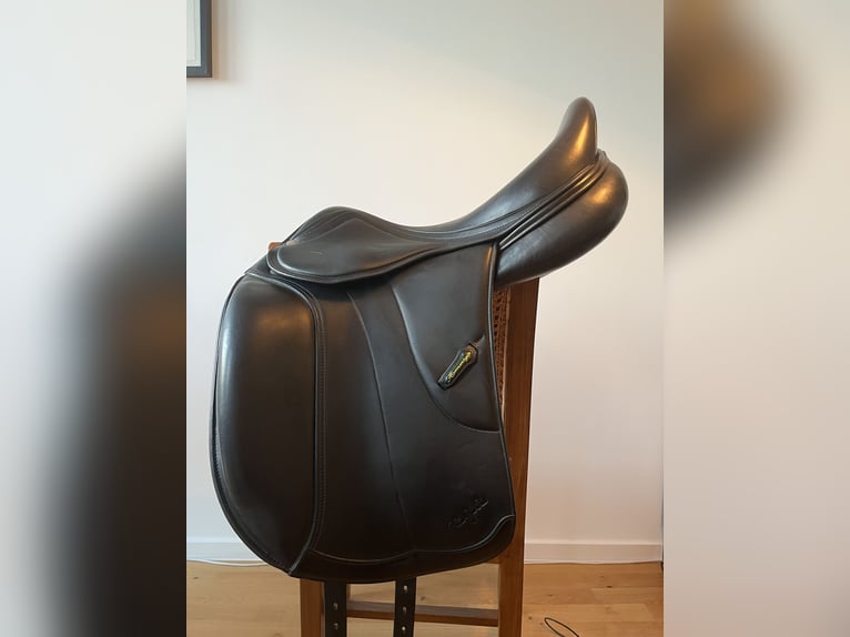 Wunderschöner Amerigo Vega Dressursattel 17 ''
