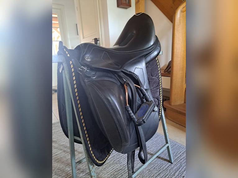 Zum Verkauf steht ein sehr  schönen und super bequemen Dressursattel Prestige X-Breath.