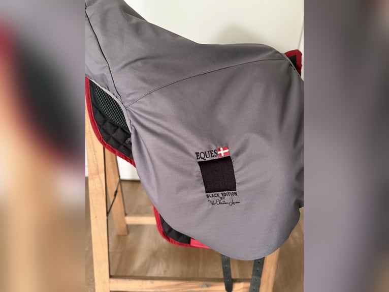 EQUES CHAMPION Sattel Isländer Top Zustand!