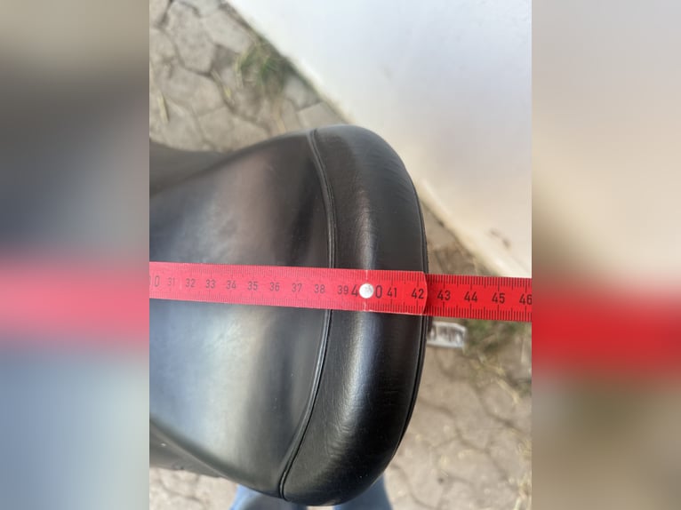 EQUES CHAMPION Sattel Isländer Top Zustand!