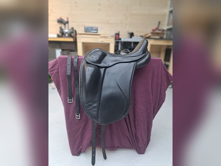 Eques Performance Sattel 17 Zoll/ Kopfeisen A/ Latex Füllung