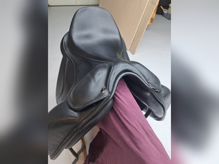 Eques Performance Sattel 17 Zoll/ Kopfeisen A/ Latex Füllung