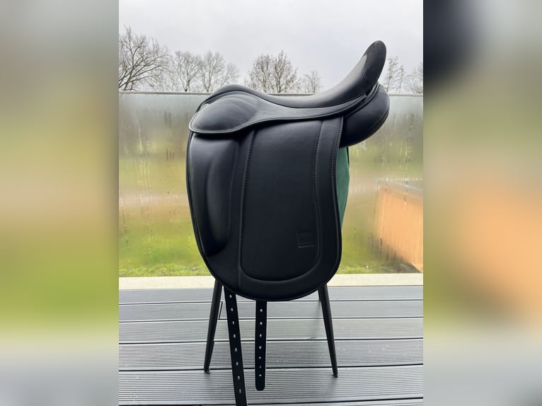 Isländer-Sattel Eques Black, 17 Zoll, Wolle, neu mit Garantiekarte vom Hersteller