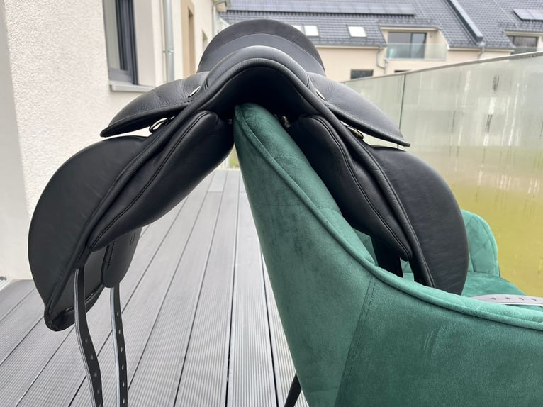 Isländer-Sattel Eques Black, 17 Zoll, Wolle, neu mit Garantiekarte vom Hersteller