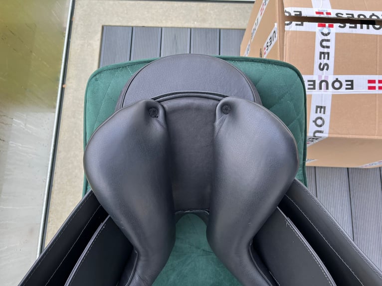 Isländer-Sattel Eques Black, 17 Zoll, Wolle, neu mit Garantiekarte vom Hersteller