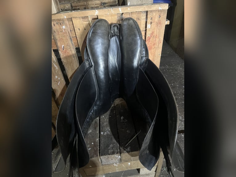 Islandsattel Trachten