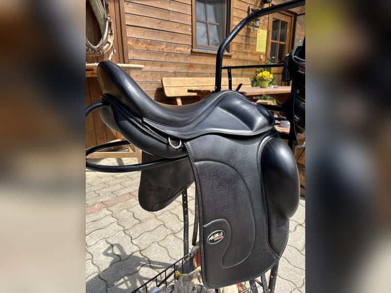 Karlslund B Sattel