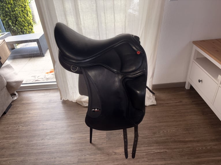 Karlslund Fjöður Sattel