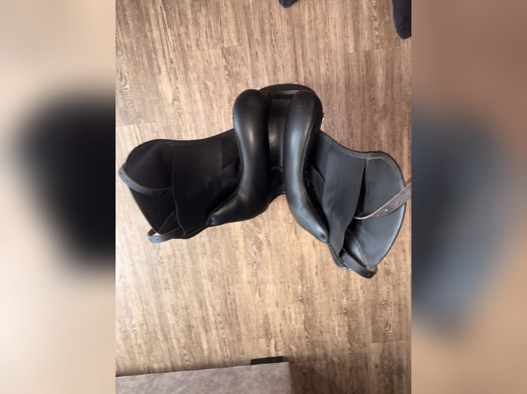 Karlslund Fjöður Sattel