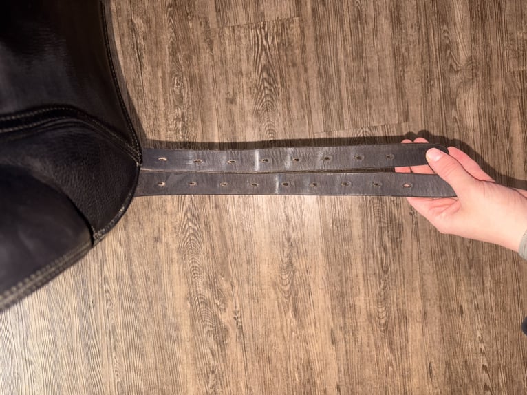 Karlslund Fjöður Sattel