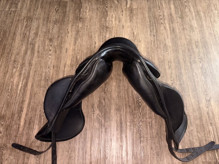 Karlslund Fjöður Sattel