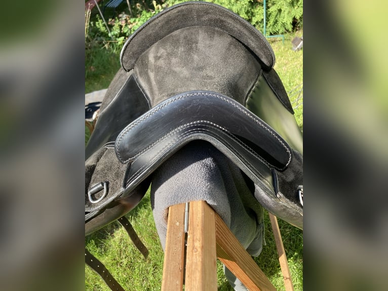 La Selle Agile Lederbaumsattel von Isländstute getragen