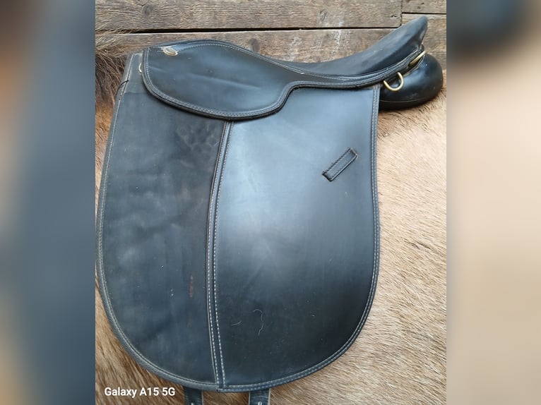 SAGA Sattel/ ähnlich dem Wintec Töltsattel 