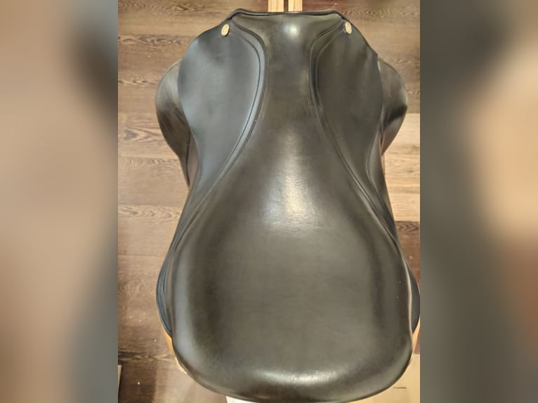 Sattel 17,5 Zoll schwarz cognac aus 1. Hand Stigur Maxhors