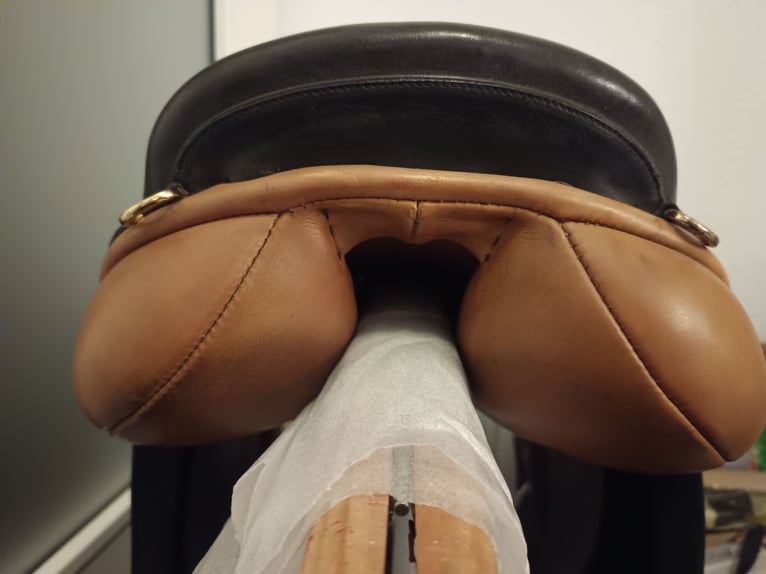 Sattel 17,5 Zoll schwarz cognac aus 1. Hand Stigur Maxhors