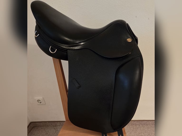 Sattel der Marke Cobra. Dressur, Gangpferd Sattel, 17 Zoll