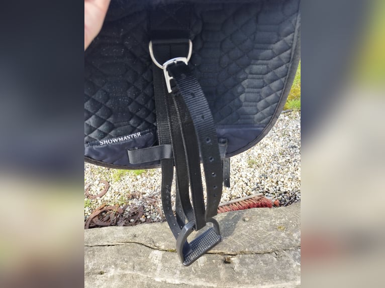 Gepflegter Merino Lammfellsattel, Größe: Full/Warmblut