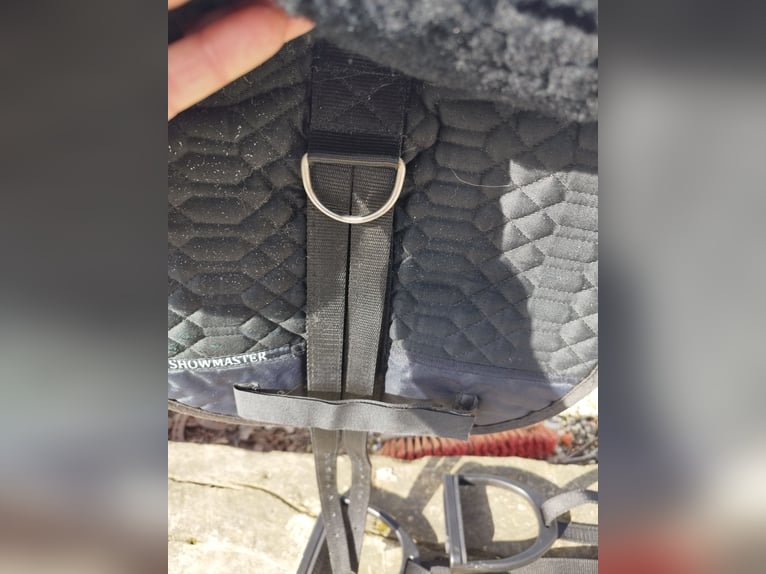 Gepflegter Merino Lammfellsattel, Größe: Full/Warmblut