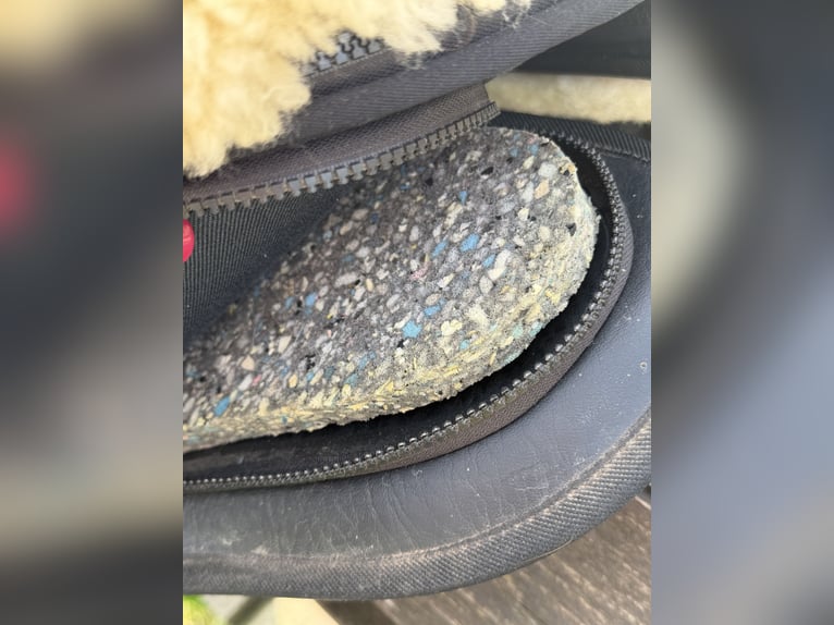 Grandeur Fellsattel Dressur mit Steigbügelaufhängung