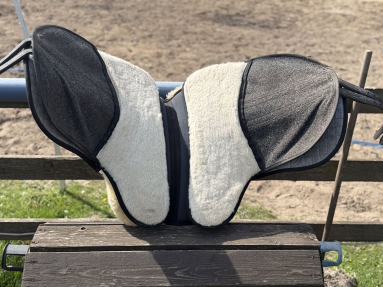 Grandeur Fellsattel Dressur mit Steigbügelaufhängung