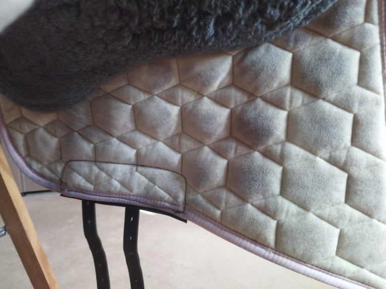 Mattes Lammfellsattel