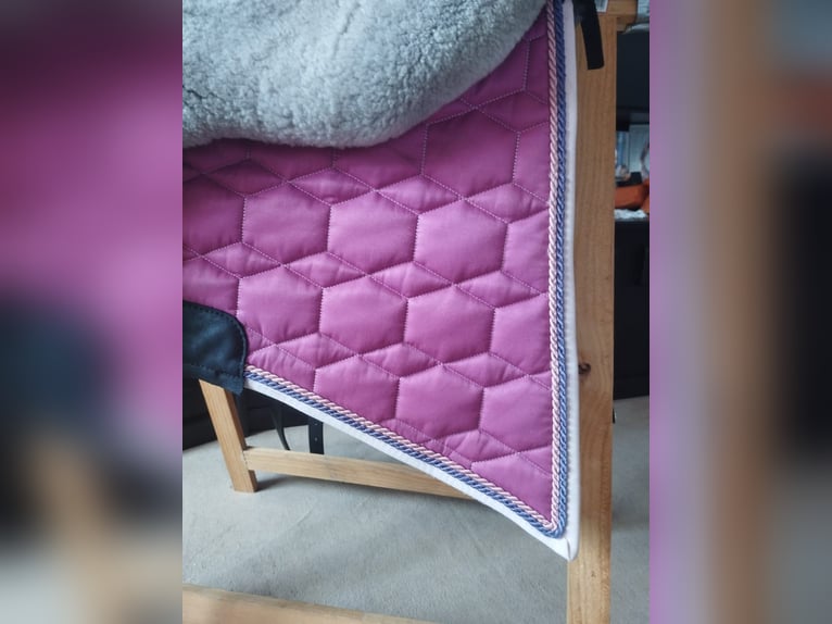 Mattes Lammfellsattel