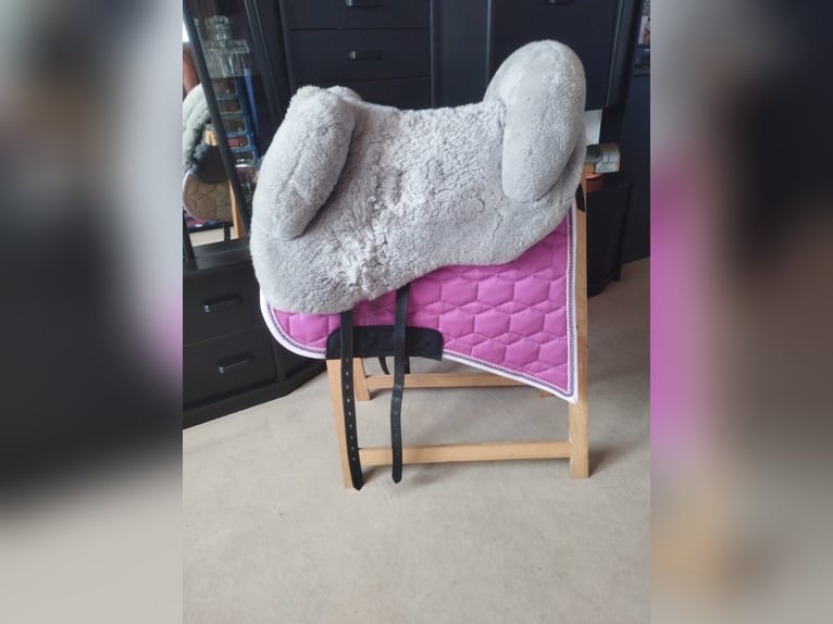 Mattes Lammfellsattel