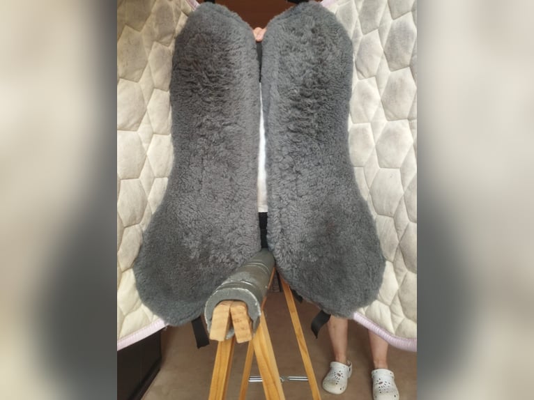 Mattes Lammfellsattel