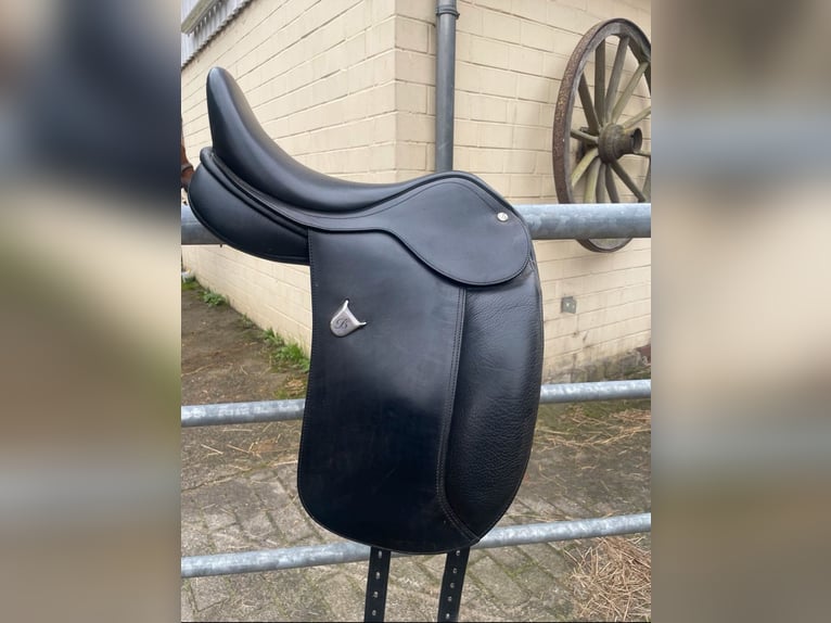Dressursattel Bates 15 Zoll