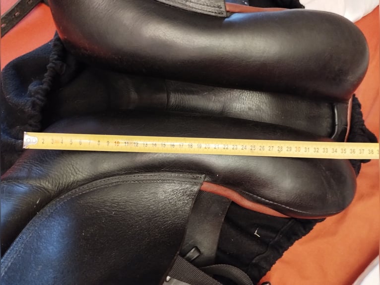 Maxhors Junior neuwertig 15 3/4 Ledersattel mit Wollstopfung 