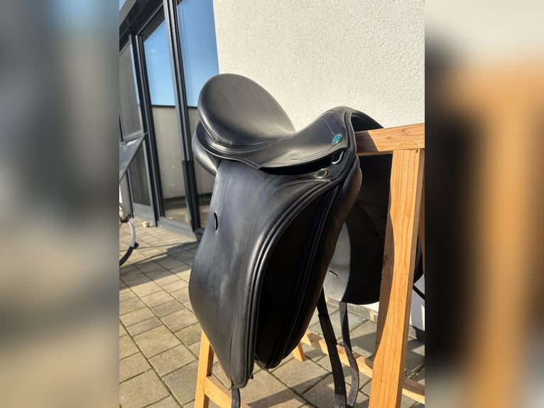 Prestige Dressage 16/33