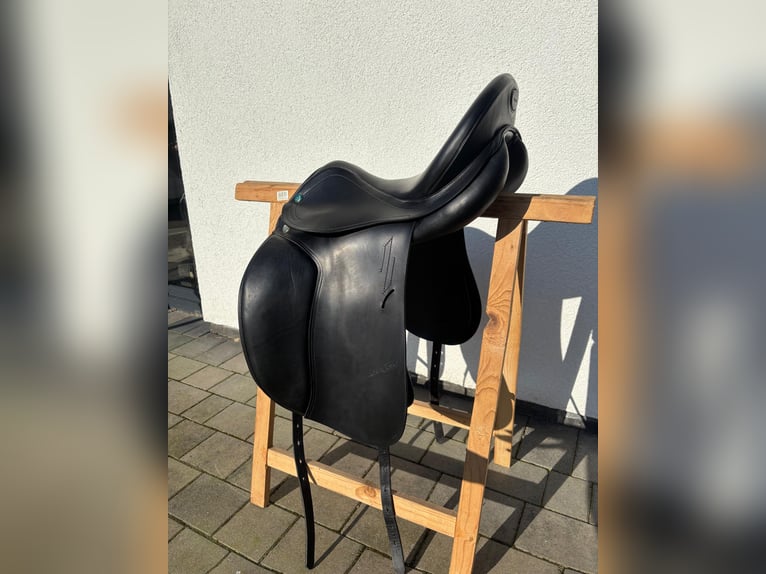 Prestige Dressage 16/33