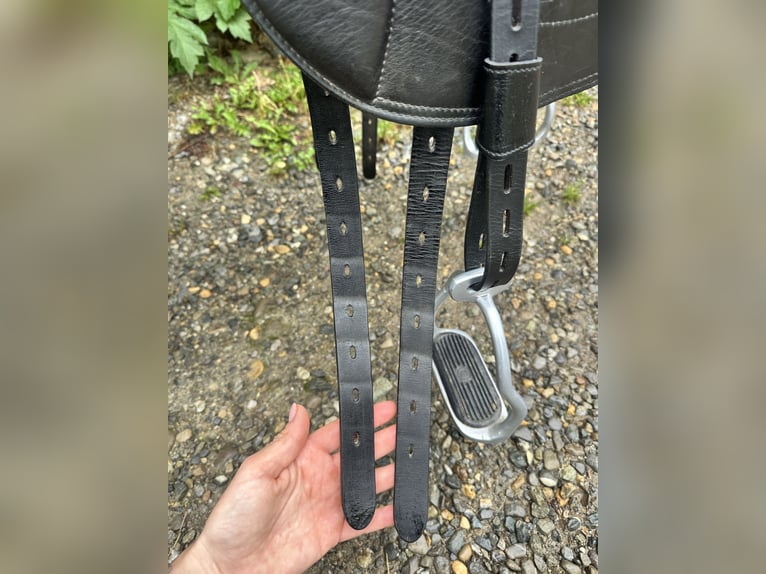 Super gepflegter TopReiter IQ/ Islandpferdesattel inkl. neuwertigem Gurt und Steigbügel