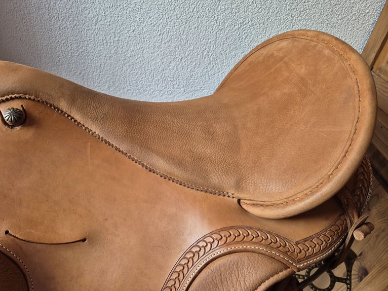 Neuer Deuber El Campo S3, hell mit wunderschöner Punzierung